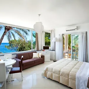https://villa-oasis-residence.taorminaitalyhotels.com